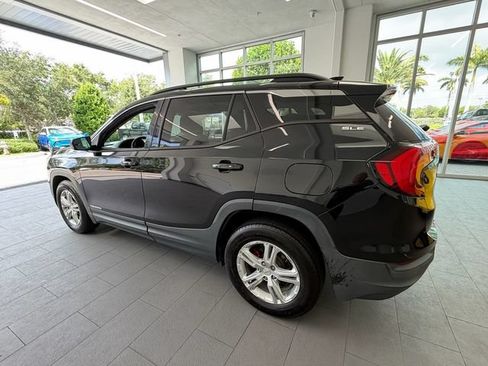 Used 2018 GMC Terrain SLE w/ Driver Convenience Package FWD image 10