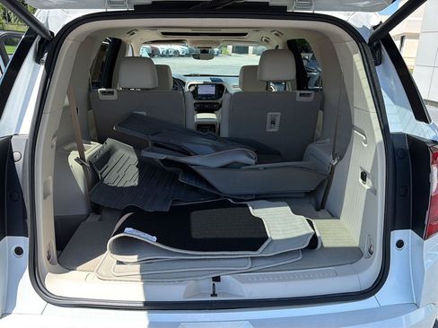Used 2023 GMC Acadia Denali w/ Denali Technology Package FWD image 36