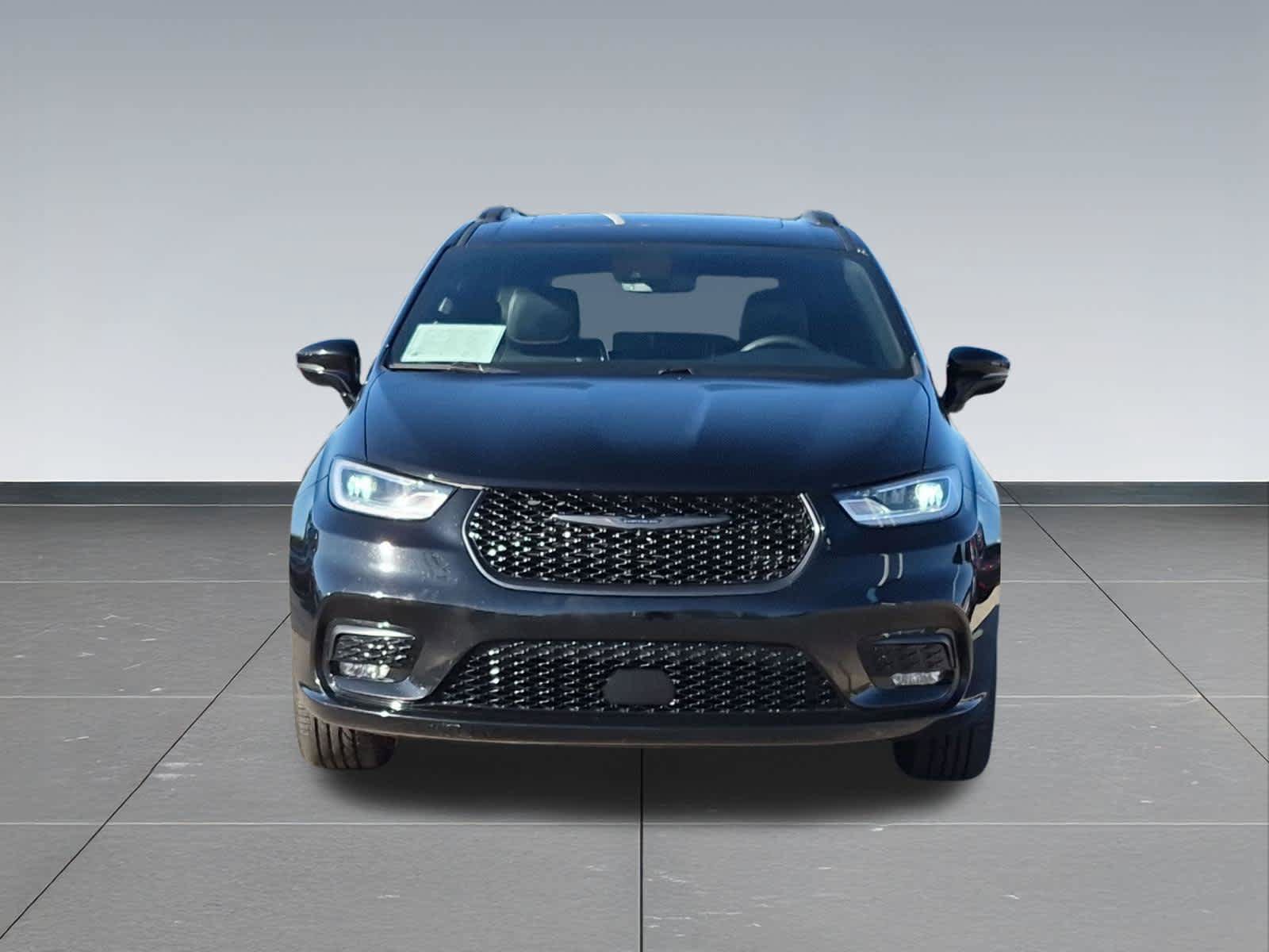 Used 2025 Chrysler Pacifica Limited FWD image 9