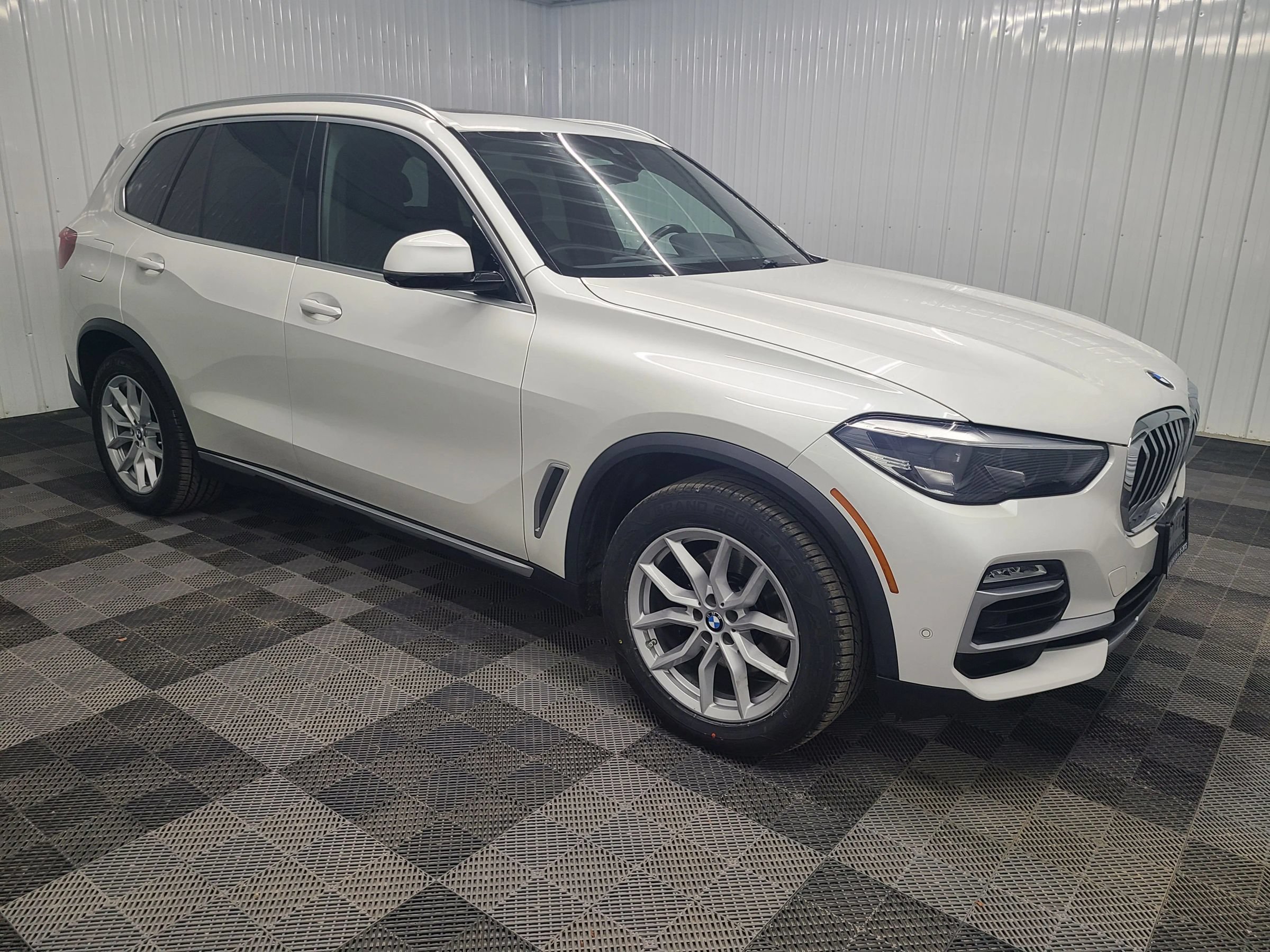 Used 2019 BMW X5 xDrive40i w/ Parking Assistance Package AWD/4WD image 13