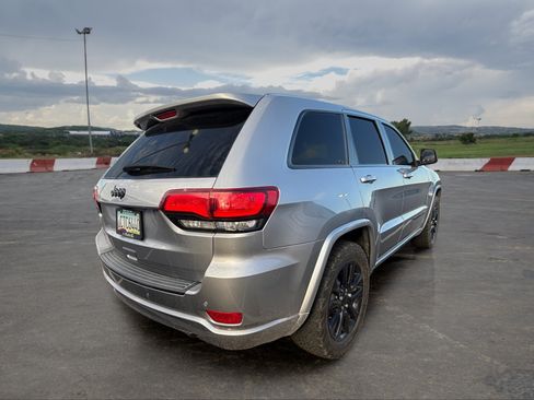Used 2019 Jeep Grand Cherokee Altitude RWD image 3