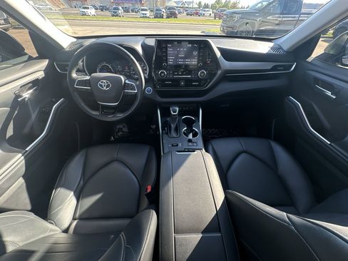 Used 2021 Toyota Highlander XLE image 58