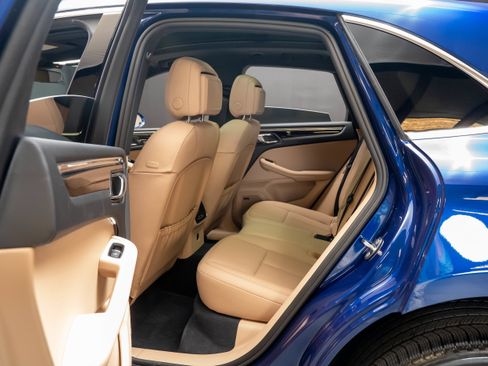 Certified 2026 Porsche Macan AWD/4WD image 35