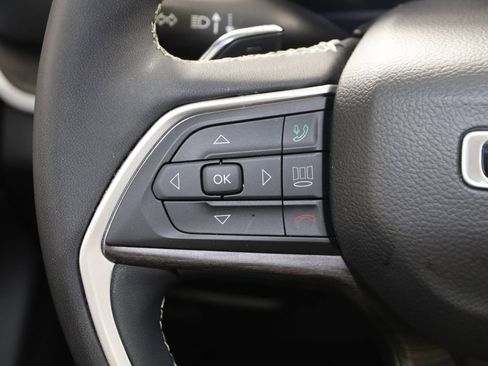Used 2023 Jeep Grand Cherokee L Limited AWD/4WD image 37