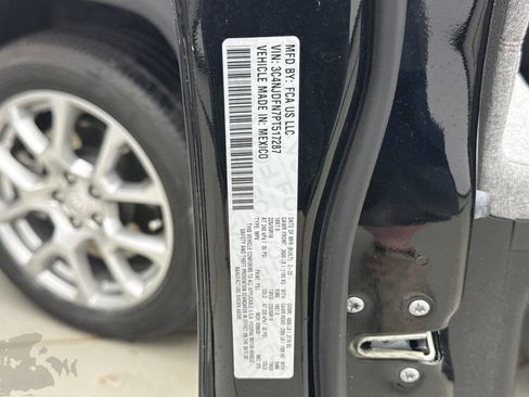 Used 2023 Jeep Compass Latitude AWD/4WD image 19