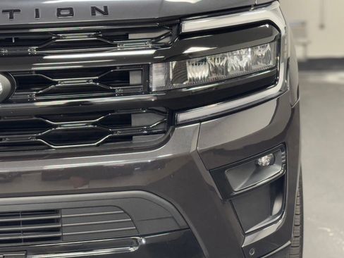 Used 2024 Ford Expedition Limited AWD/4WD image 8