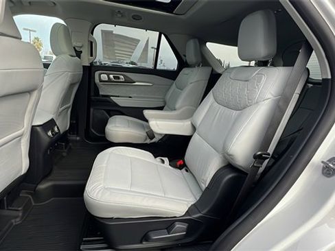 Used 2025 Ford Explorer Platinum w/ Ultimate Package image 16