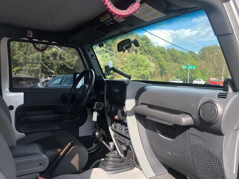 Used 2009 Jeep Wrangler X image 15