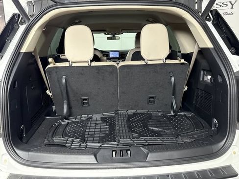 Used 2024 Ford Explorer XLT w/ Equipment Group 202A RWD image 19