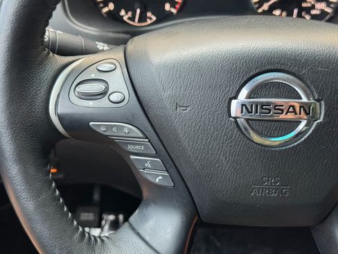 Used 2019 Nissan Pathfinder SL AWD/4WD image 20