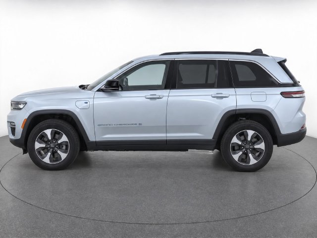 Used 2025 Jeep Grand Cherokee Limited 4xe AWD/4WD image 8