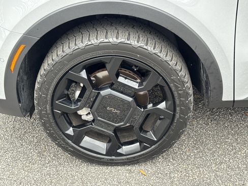 Certified 2025 Kia Sorento SX image 11
