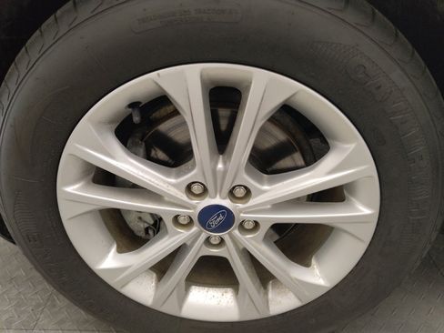 Used 2019 Ford Escape SE FWD image 31