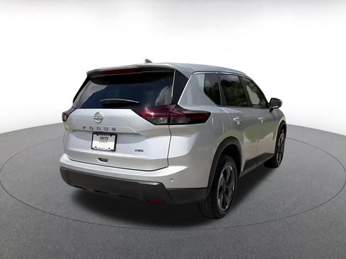 Used 2025 Nissan Rogue SV AWD/4WD image 15