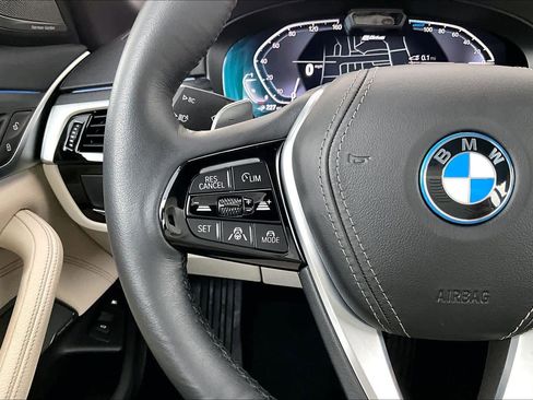 Used 2023 BMW 530e w/ Executive Package image 23