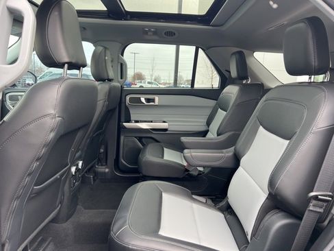 Used 2023 Ford Explorer XLT w/ Equipment Group 202A image 18