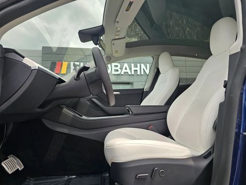 Used 2023 Tesla Model Y Performance AWD/4WD image 12