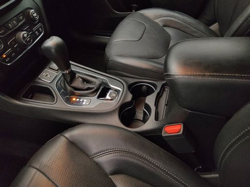 Used 2019 Jeep Cherokee Limited FWD image 26