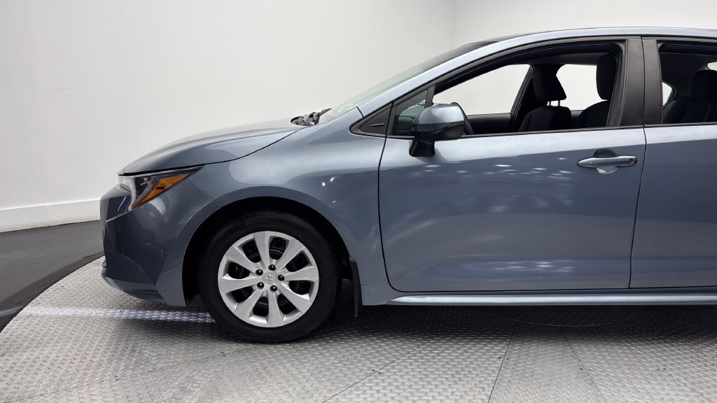 Used 2024 Toyota Corolla LE FWD image 5