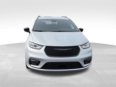 New 2026 Chrysler Pacifica Select w/ S Appearance Package FWD image 3
