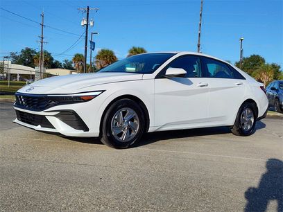 Used 2025 Hyundai Elantra SE