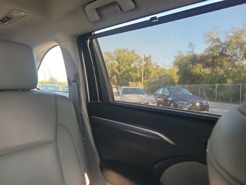 Used 2018 Toyota Highlander Limited image 6