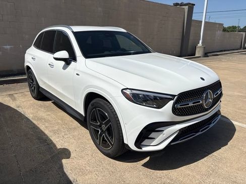 Used 2025 Mercedes-Benz GLC 350e 4MATIC image 2