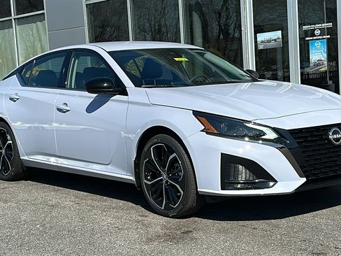 New 2025 Nissan Altima 2.5 SR image 2