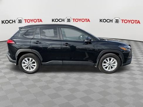Used 2023 Toyota Corolla Cross LE image 9