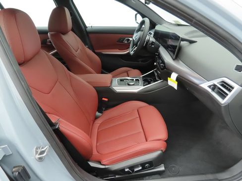 Used 2026 BMW 330i Sedan w/ M Sport Package RWD image 21