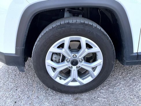 Certified 2025 Jeep Compass Latitude AWD/4WD image 22