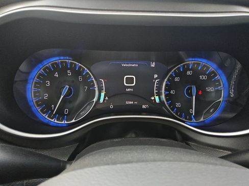 Used 2023 Chrysler Pacifica Touring-L image 26