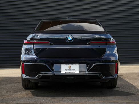 Used 2025 BMW i7 xDrive60 AWD/4WD image 14