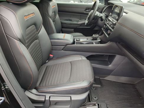 Used 2025 Nissan Pathfinder Rock Creek image 31