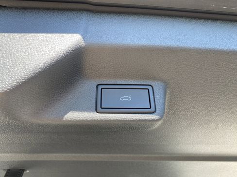 New 2025 Volkswagen ID. Buzz Pro S image 31