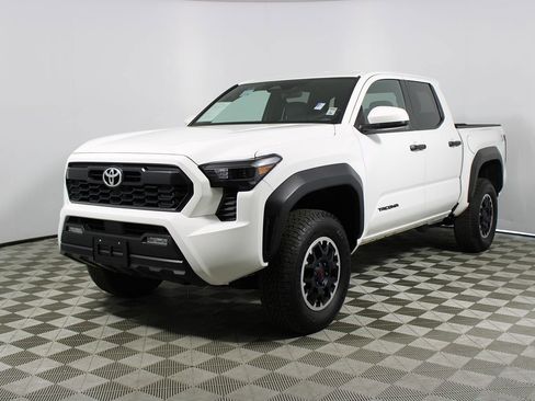 Used 2024 Toyota Tacoma TRD Off-Road image 3