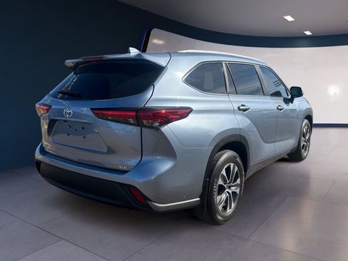 Used 2023 Toyota Highlander XLE image 5