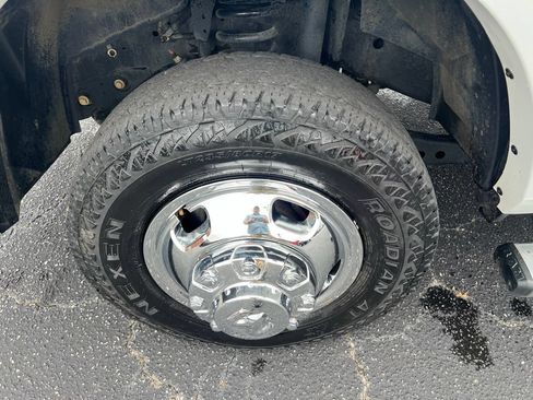 Used 2024 RAM 3500 Tradesman w/ Chrome Appearance Group AWD/4WD image 45