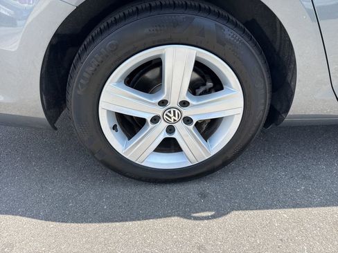 Used 2018 Volkswagen Golf SE FWD image 5