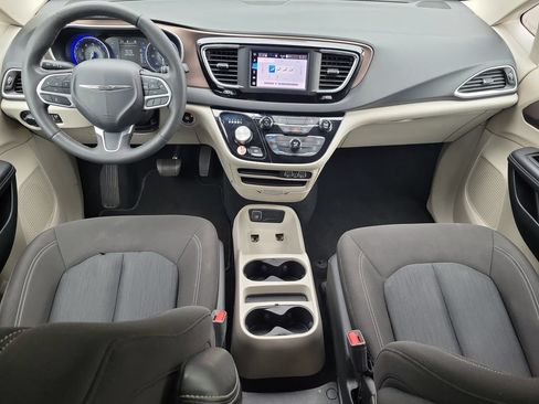 Used 2023 Chrysler Voyager LX FWD image 11