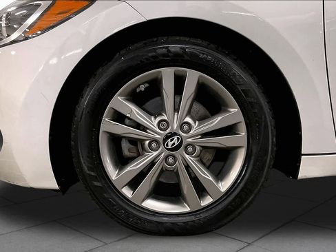 Used 2017 Hyundai Elantra SE FWD image 11