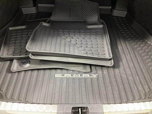 Used 2025 Toyota Camry SE image 25