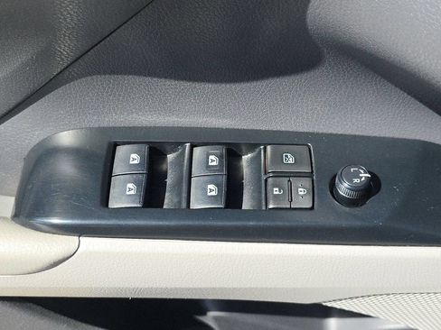 Used 2018 Toyota Camry SE FWD image 21