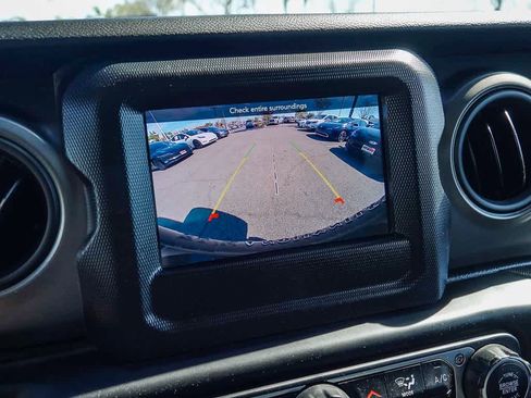 Certified 2022 Jeep Wrangler Willys image 23