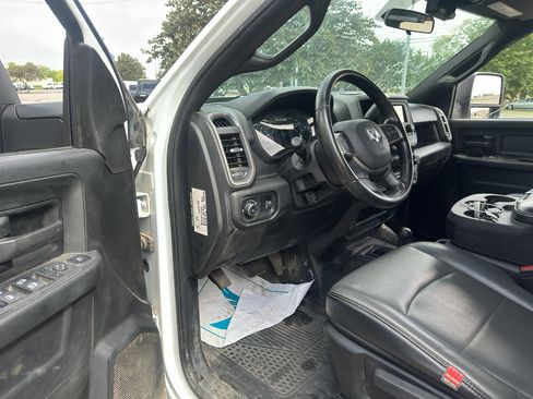 Used 2024 RAM 3500 Tradesman w/ Chrome Appearance Group AWD/4WD image 16