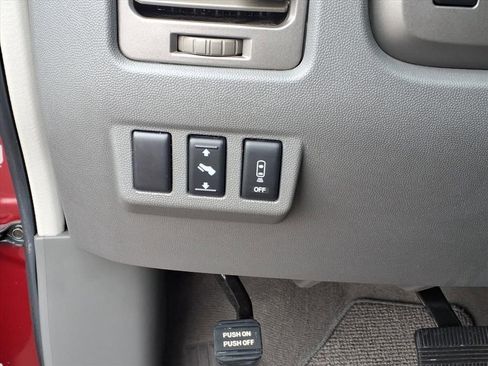 Used 2005 Nissan Titan SE image 18