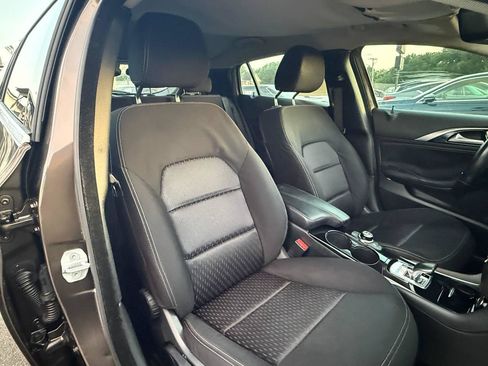 Used 2017 INFINITI QX30 FWD image 25