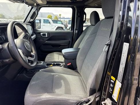 Used 2024 Jeep Wrangler Unlimited Sahara AWD/4WD image 9