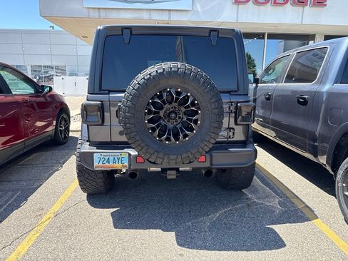 Used 2019 Jeep Wrangler Unlimited Sahara AWD/4WD image 6