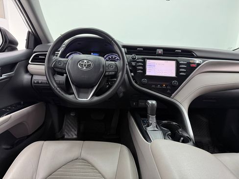 Used 2018 Toyota Camry SE w/ Accessory Appearance Package image 25